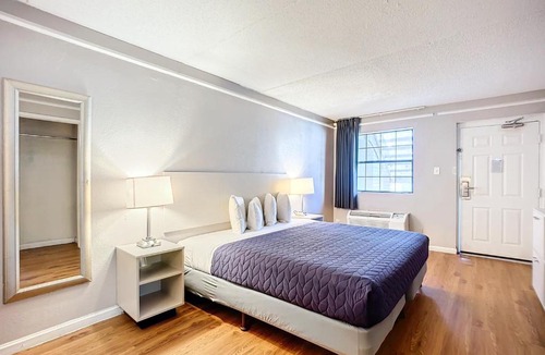 Highlands Hotel | Stayable Jacksonville North