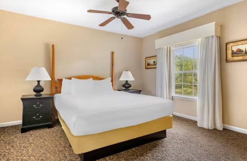 Berkeley Resort | Step into Colonial Charm at The Historic Powhatan Resort in Williamsburg - 2 Bd.