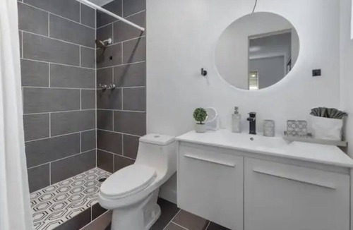 Bel Air House | Steps from Beach 2 Kings & 2 Queens Lauderdale by the Sea