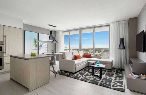 Hollywood South Central Beach Hotel | Steps from Hollywood Beach + Rooftop Pool. Bar.