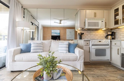 Hilton Head Island Villa | Steps from the Beach! Ocean View, Clean, Beautiful Villa by Coligny