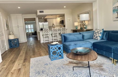 Central Beach House | Steps from the beachTownhouse in the heart of Ocean Drive shopping