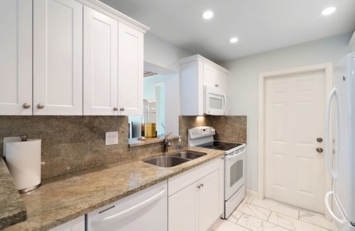 Florida North Atlantic Coast House | Steps secret BEACH+ Salt Pool + Screened porch + BBQ