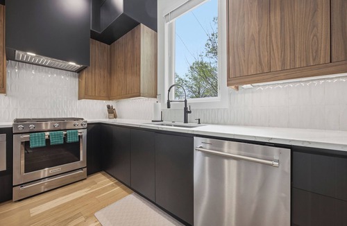 Castleberry Hill House | Steps to Mercedes Benz, Arena, GWCC, Rooftop view