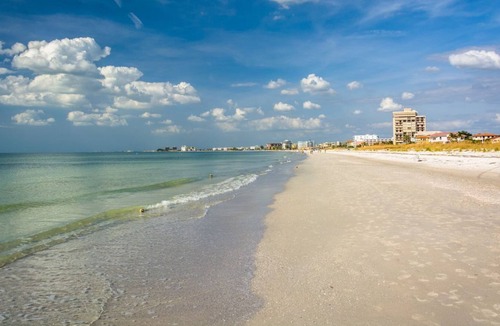 St. Pete Beach Resort | Steps to the Beach! Superb 2 Beach Front Units! Pool, Bar, Parking