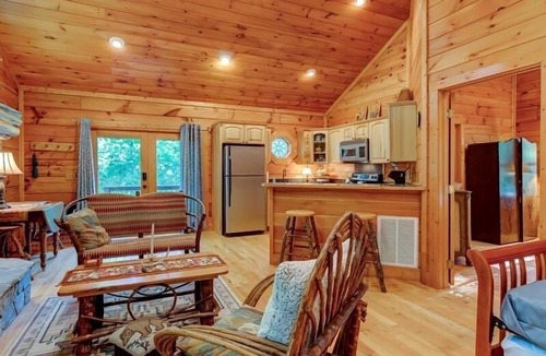 Almond Cabin | Sticks and Stones - Serene cabin with Heat & A/C in Almond, NC, near Bryson City