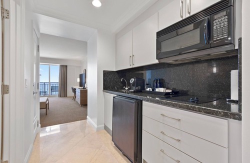 Central Beach Hotel | Studio 1 King Oceanfront near Birch Park, Pool, Spa, Dining