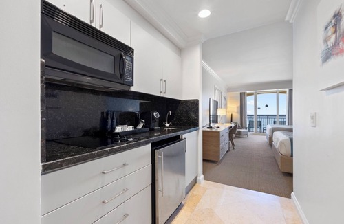 Central Beach Hotel | Studio 2 Queens Oceanfront Stay w/Pool, Spa, Dining, Beach Access