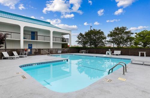 Jacksonville Hotel | Studio 6 Suites Jacksonville, NC - Camp LeJeune