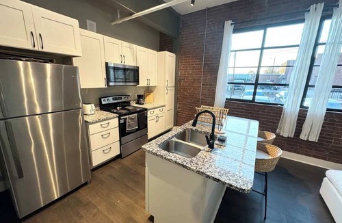 Cape Girardeau Apartment | Studio Apt | King Bed, Full Kitchen · By KeenStays