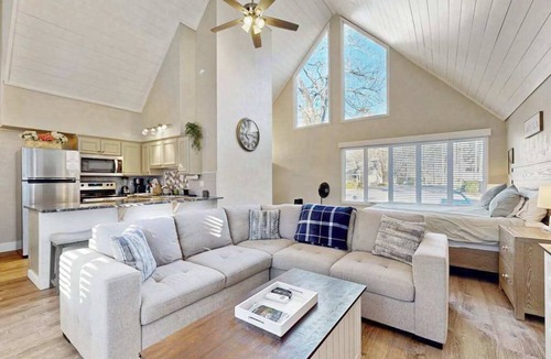 Sapphire Condo | Studio in the Heart of Sapphire, NC: Pool, Golf Course, Dog-Friendly, & More