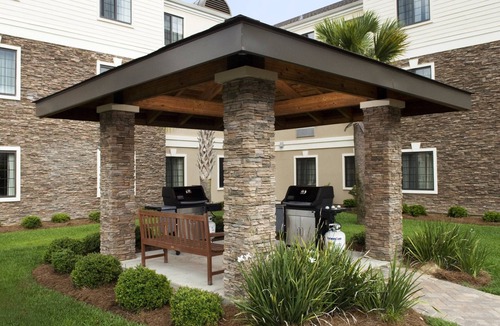 Eden Apartment | Studio Near the Savannah Airport | Seasonal Pool Access + Free Breakfast