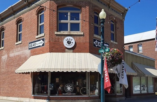 Elkader Bed & Breakfast | Studio Suite in Historic Downtown Property in the arts & cultural district