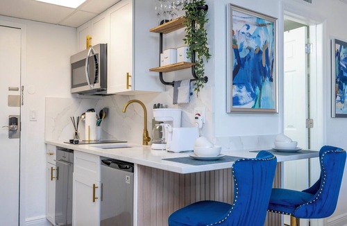Florida Center Apartment | Studio with Huge Private Terrace Volcano Bay view parking free 5min to Universal