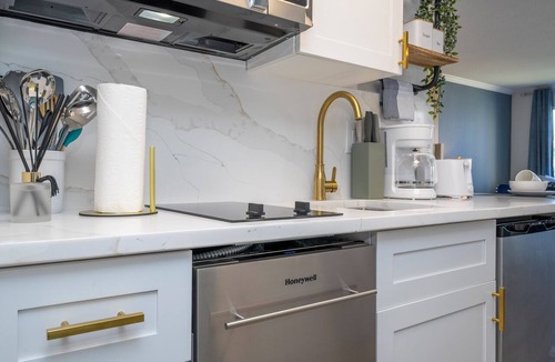Florida Center Apartment | Studio with Huge Private Terrace Volcano Bay view parking free 5min to Universal
