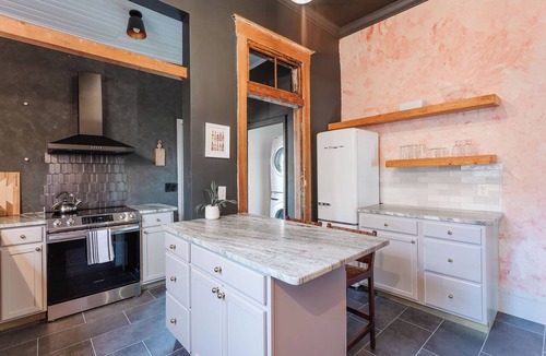 Thomas Square Apartment | Stunning 2Bed Apt near Historic District Walkable