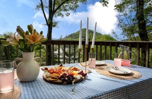 Cullowhee House | Stunning 4BR Retreat, Deck, Ping Pong, Near Marina