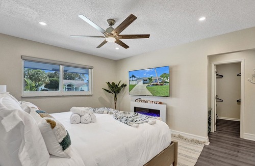 Tropic Palms House | Stunning Delray Beach Waterfront Escape w New Pool & Spa with Dock!