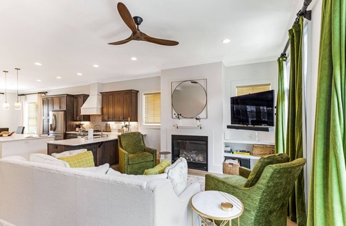 Hitch Village - Fred Wessels Homes House | Stunning Eastern Wharf Riverwalk Home w/Parking by Lucky Savannah