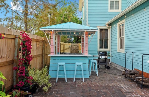 Bradenton House | Stunning Historic home, pool, grill , bar, 15 mins to AMI.