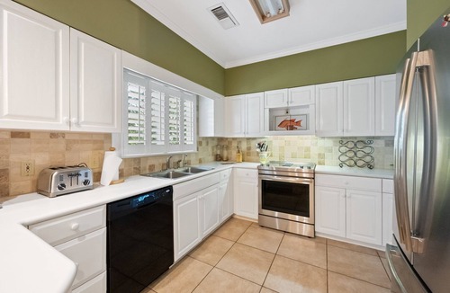 Debordieu Colony Villa | Stunning Marsh Lake Villa Perfect for Entertaining Sue's Way