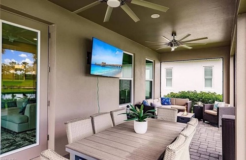 Naples House | Stunning modern house in gated community, 20 min from Marco Beach and DT Naples!