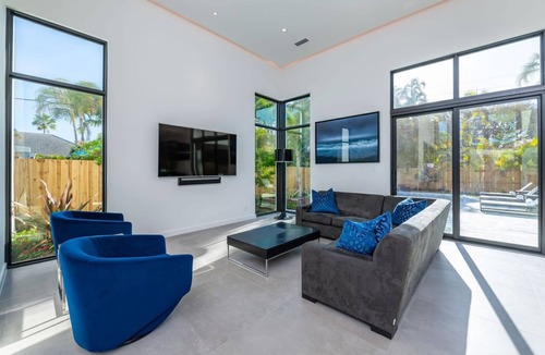 Poinsettia Heights House | Stunning Modern Luxury in Fort Lauderdale w Heated Pool & Spa, Minutes to Beach