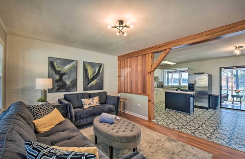 Seneca House | Stunning Seneca Home w/Lake Keowee Access!