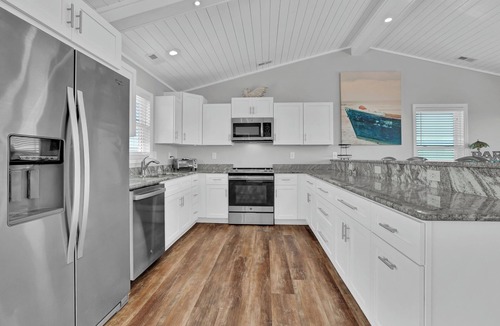 Surf City House | Stunning Sunset & Water Views, 1 block to Beach