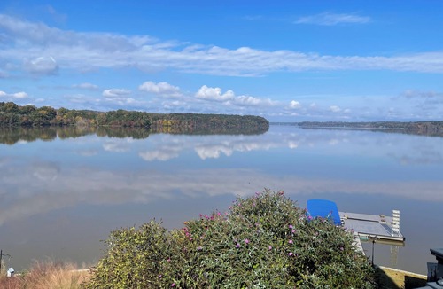 Greensboro Apartment | STUNNING SUNSETS! LAKEFRONT 2 BR/2BA apartment w/dock, pavilion and fire pit