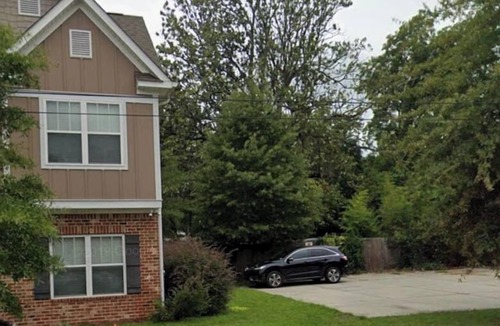 Midtown House | Stylish 2BR, Parking | Masters & Medical District