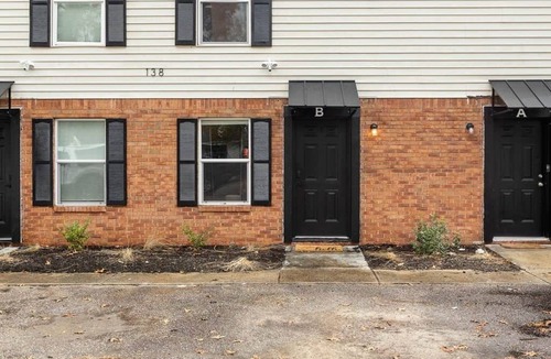 Springdale House | Stylish 2BR Urban Stay | Near CAE + Pet-Friendly