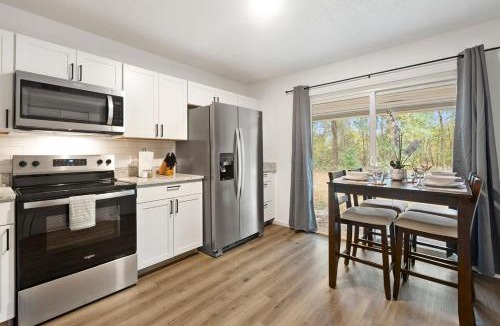Springdale Apartment | Stylish 2BR Urban Stay Near CAE Pet Friendly
