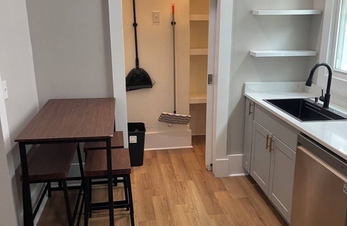 Thomas Square Apartment | Stylish 3BR Apt in Savannah’s Perfect for Nurses, students & Professionals!