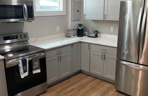 Thomas Square Apartment | Stylish 3BR Apt in Savannah’s Perfect for Nurses, students & Professionals!