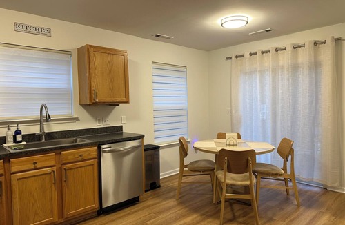 Shannon Park House | “Stylish 3BR Near NoDa w/Outdoor Lounge"