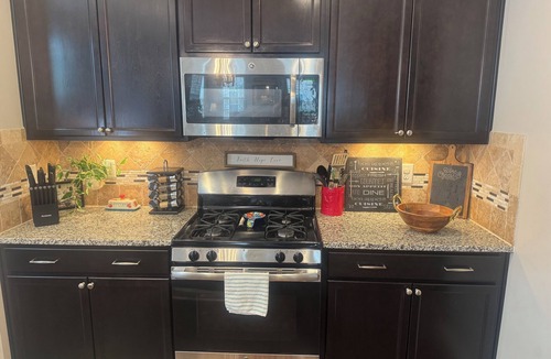 Southeast Raleigh House | Stylish 5 BR Oasis With Pool Close To Downtown Fun