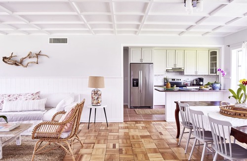 Beau Jeans Of Melbourne Beach House | Stylish, and relaxing in a charming neighbourhood with a secluded local beach.