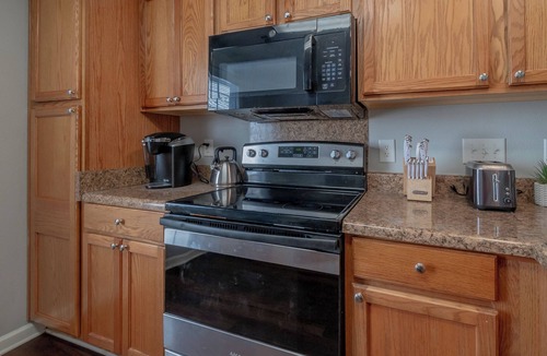 Charlotte House | Stylish CLT 3 bedrooms 5-beds w/backyard- 23 Mins to Uptown