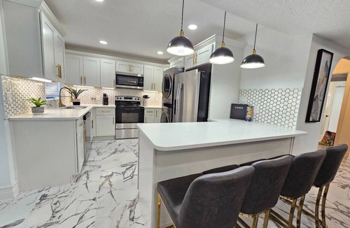 Lawsona - Fern Creek House | Stylish Duplex walkTO Lake Eola Orlando. Sleeps 8