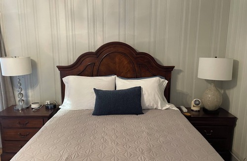 Commerce House | Stylish Family Home: Walk to Downtown Commerce 10 guests: 5BR/4BA