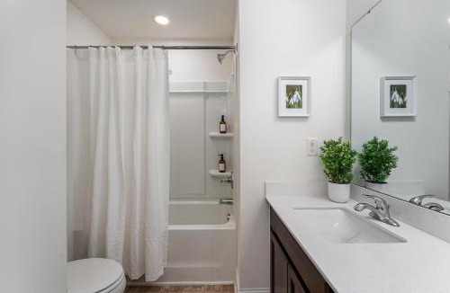 Southeast Raleigh House | Stylish Getaway near Downtown Raleigh & Coastal Credit Music Park