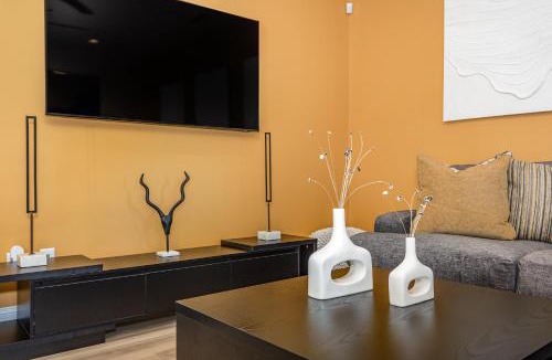 Southeast Raleigh House | Stylish Getaway near Downtown Raleigh & Coastal Credit Music Park