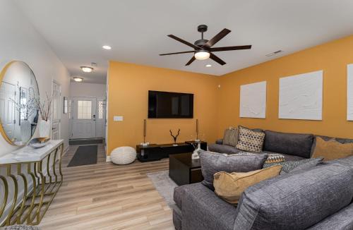 Southeast Raleigh House | Stylish Getaway near Downtown Raleigh & Coastal Credit Music Park