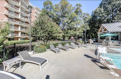 Crabtree Apartment | Stylish King 2BR Suite—in Crabtree Valley Raleigh!