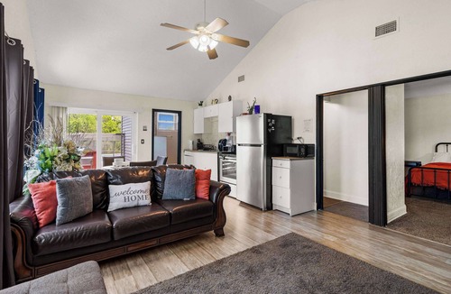 Kissimmee Apartment | Stylish Loft Retreat, Near Disney, Sleeps 6