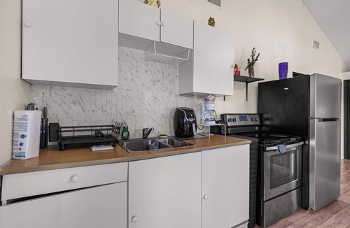 Kissimmee Apartment | Stylish Loft Retreat, Near Disney, Sleeps 6