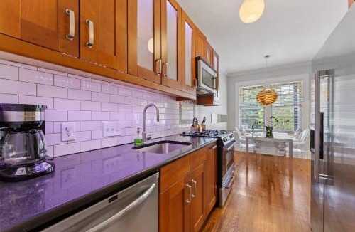 Cherry House | Stylish Myers Park 2 br with Screened Porch