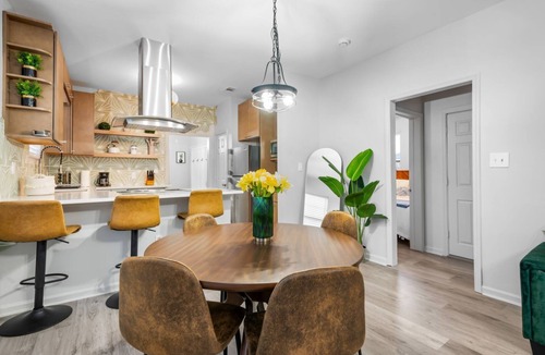 Midtown House | Stylish - Near River St, Forsyth & DT - Free Parking
