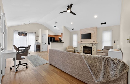 Oakhurst House | Stylish Oakhurst Home Minutes to Uptown